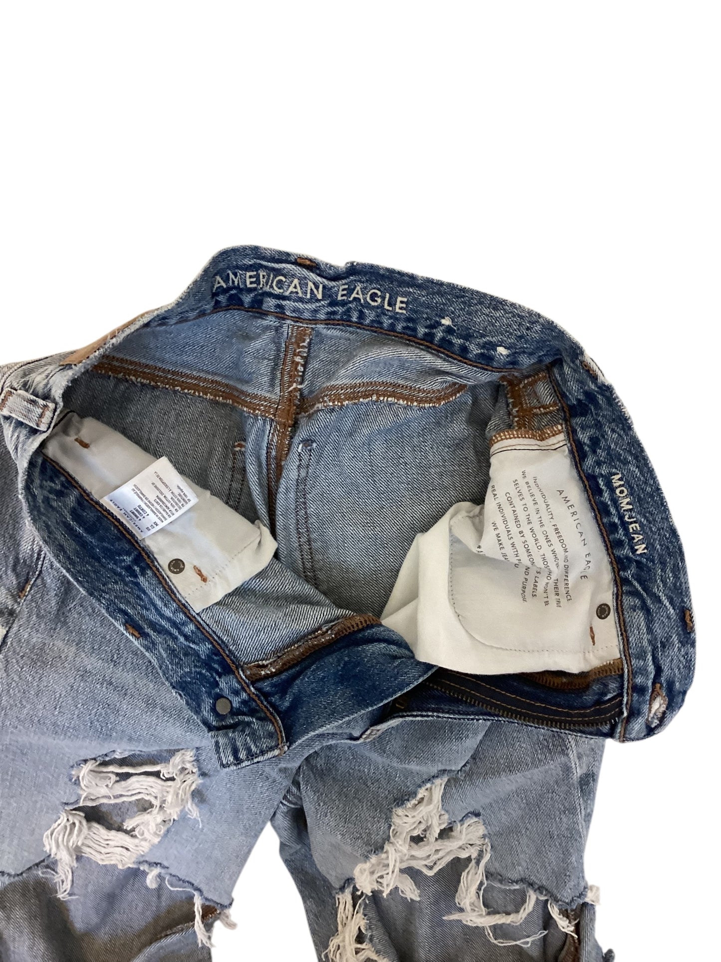 American Eagle Strigid Ripped Mom Jeans Women’s Size 4 Short