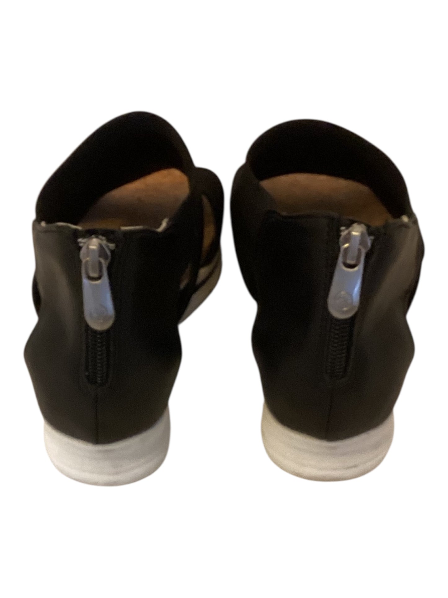 Adrienne Vittadini Charla Wedge Sandal Size 6