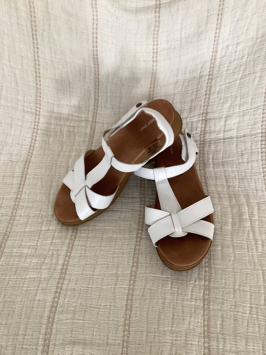 Lands’ end sandals size US9B