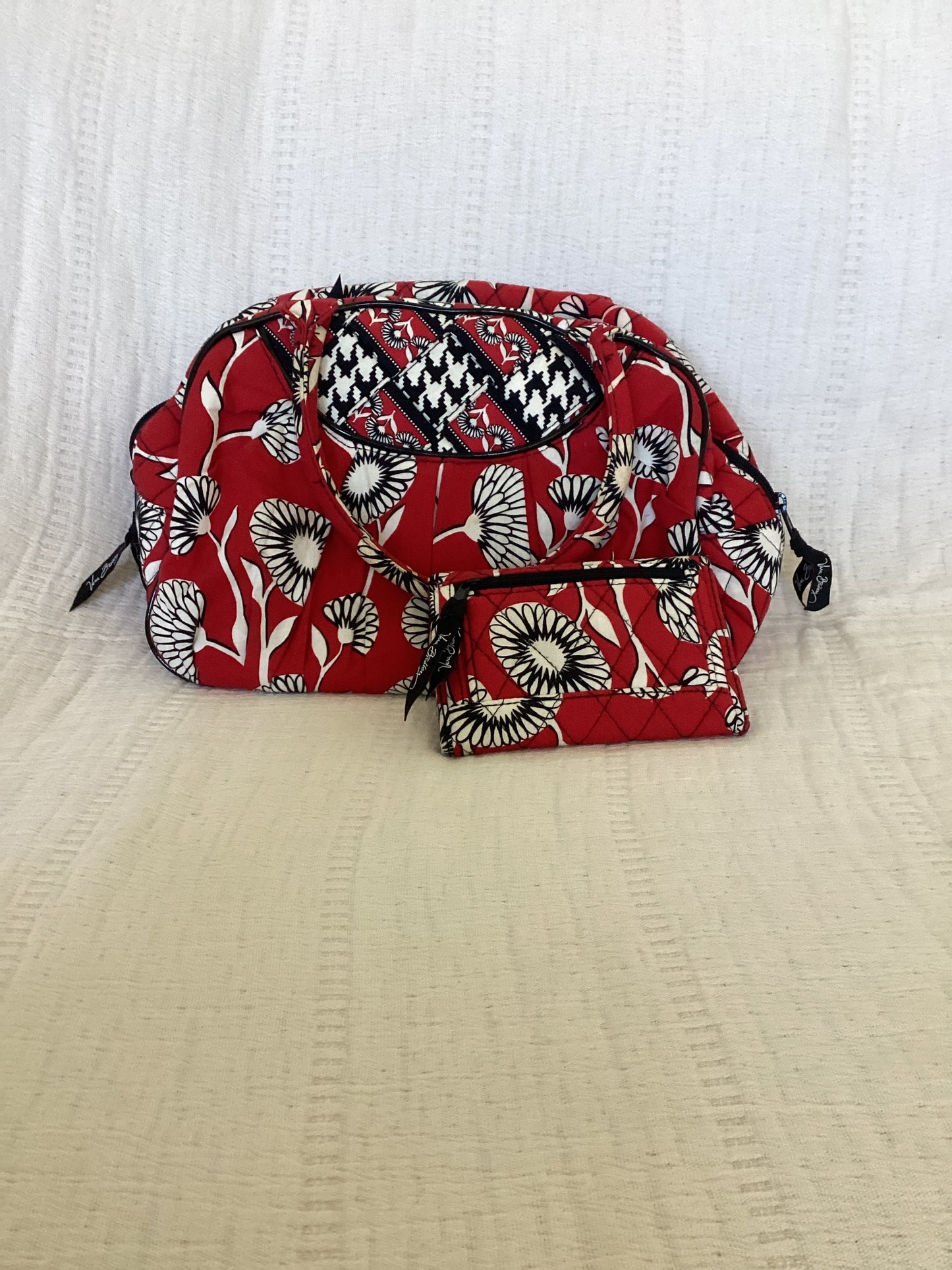 Vera Bradley Red White Defo Daisy Little Better Bag and Wallet set